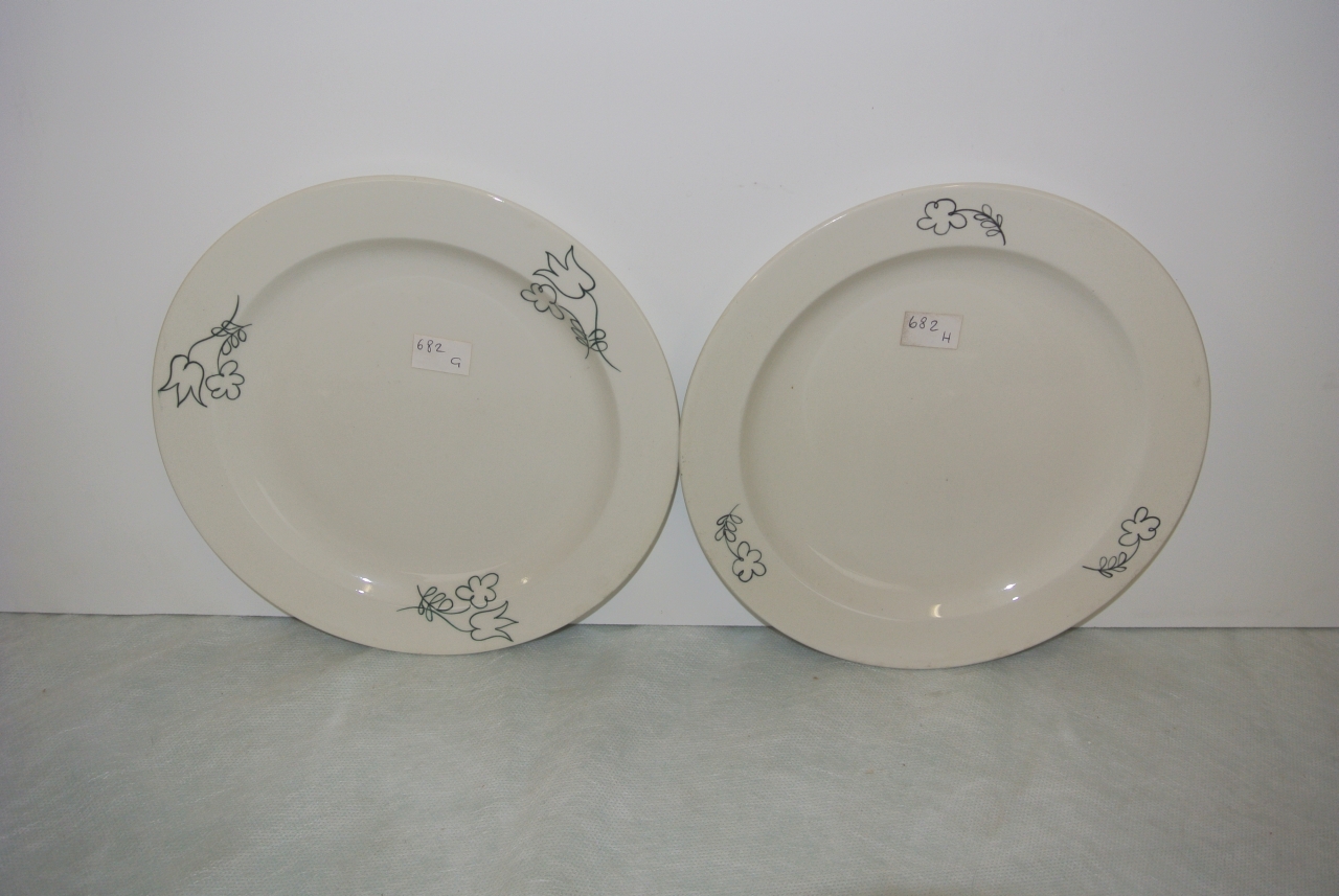 piatto piano, insieme - ambito friulano (terzo quarto sec. XX)