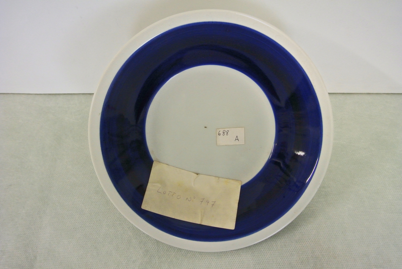 piatto fondo, opera isolata - ambito friulano (terzo quarto sec. XX)