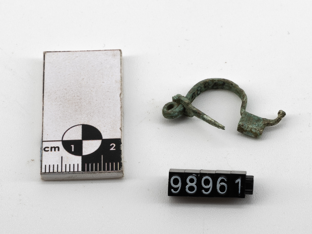 fibula/ ad arco semplice (SECOLI/ IV a.C)