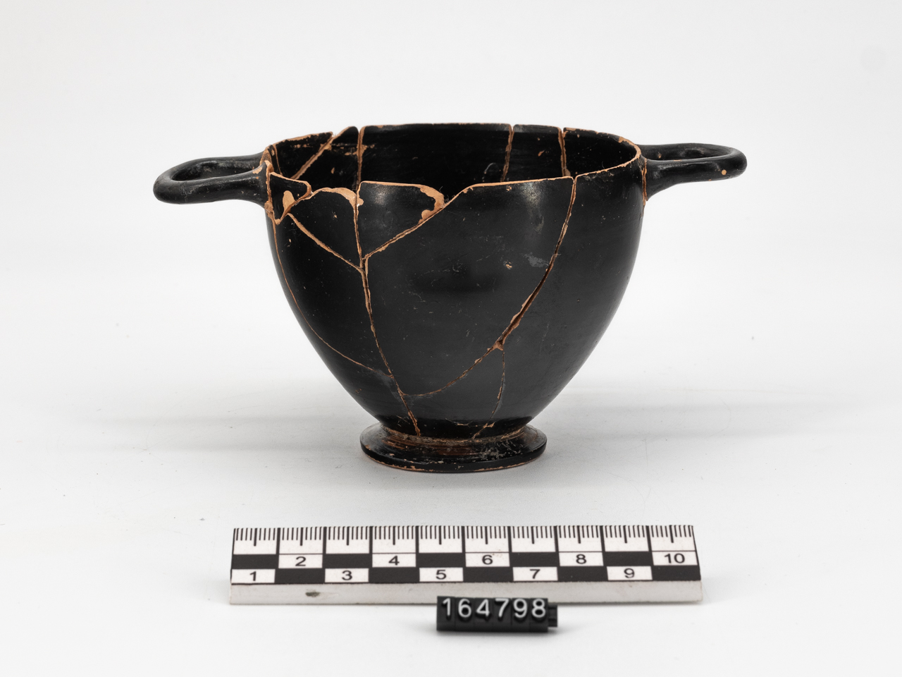 skyphos (metà SECOLI/ IV a.C)