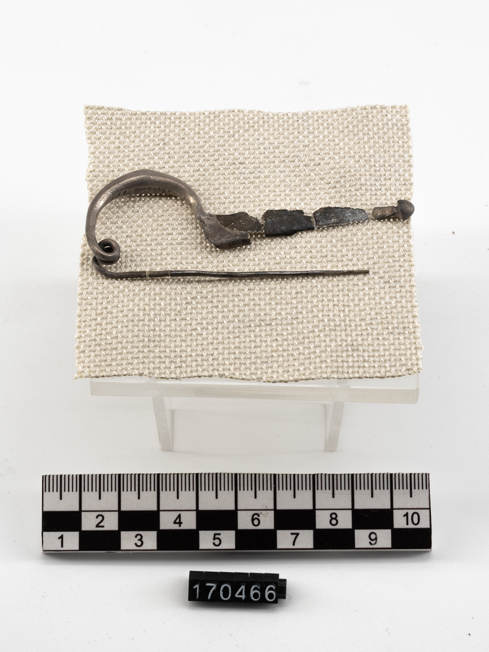 fibula/ a navicella (prima metà SECOLI/ VI a.C)