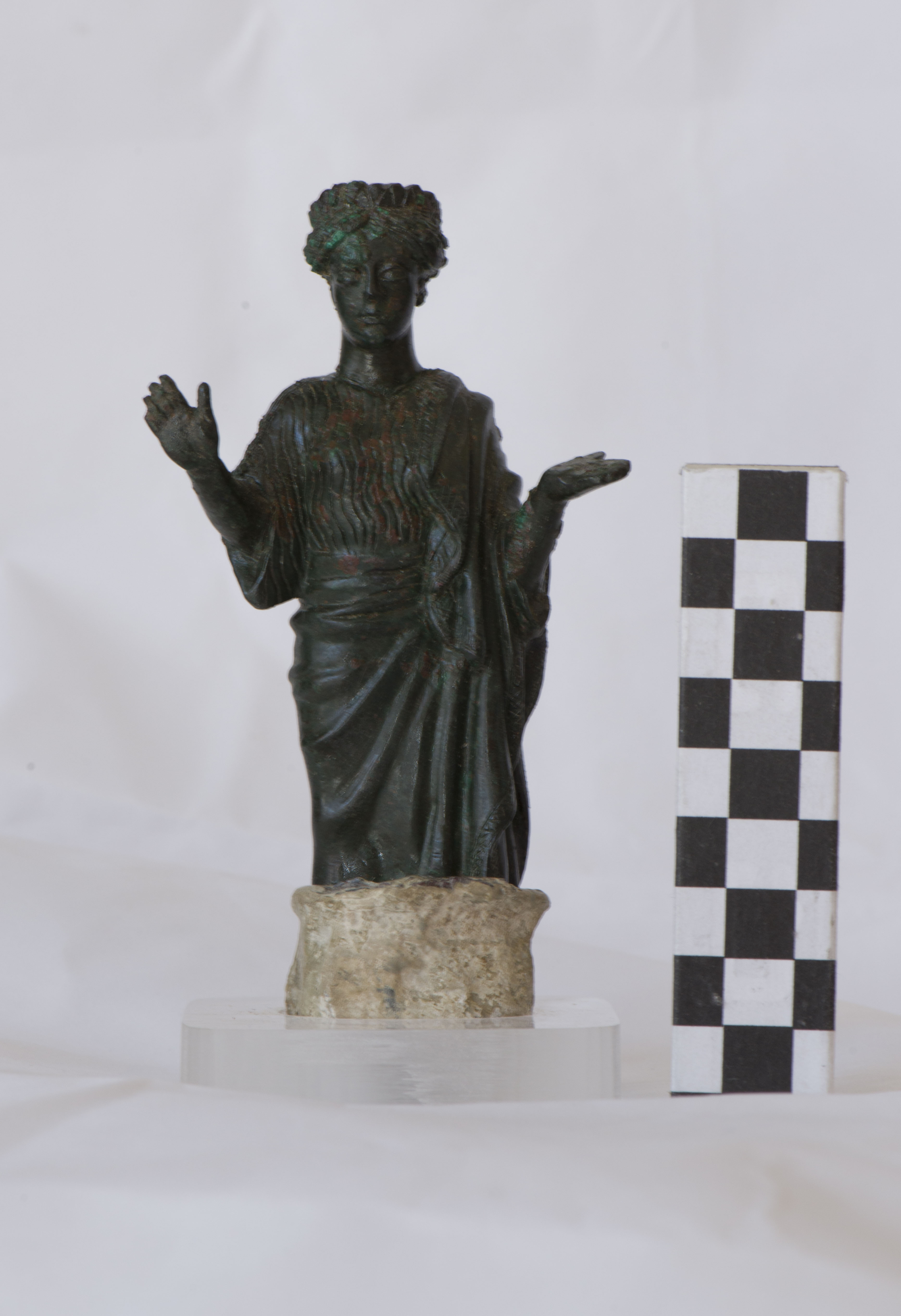 statuetta/ votiva, Statuetta femminile in bronzo (metà SECOLI/ V a.C)