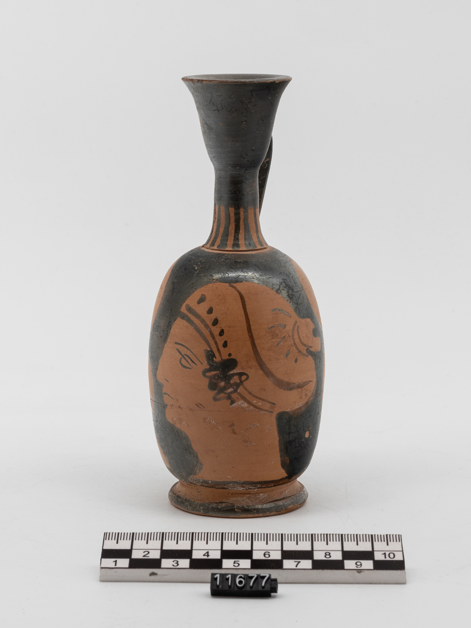 squat-lekythos di Gruppo di Monopoli - produzione lucana (IV a.C)
