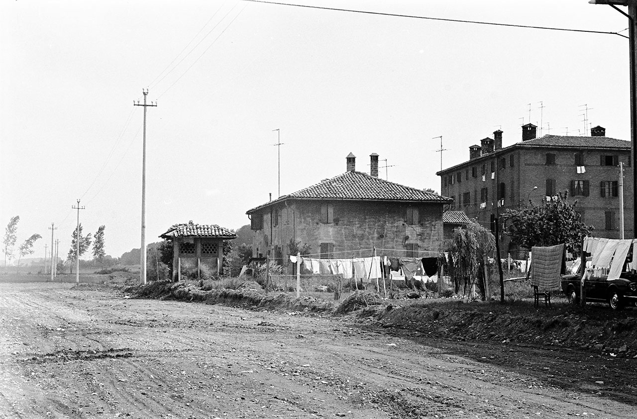 Architettura rurale - Abitazioni rurali - Case coloniche (negativo, insieme) di Pondrelli, Bruno (XX, XX, XX)