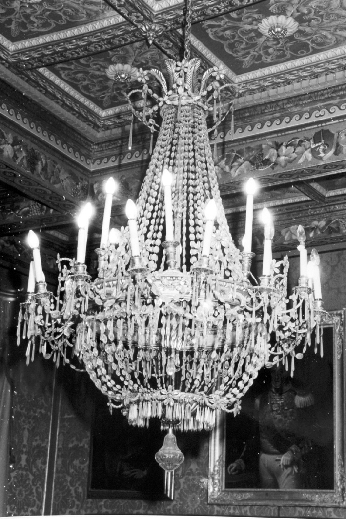 elementi decorativi vegetali con dentelli (lampadario) - manifattura Italia settentrionale (XIX)