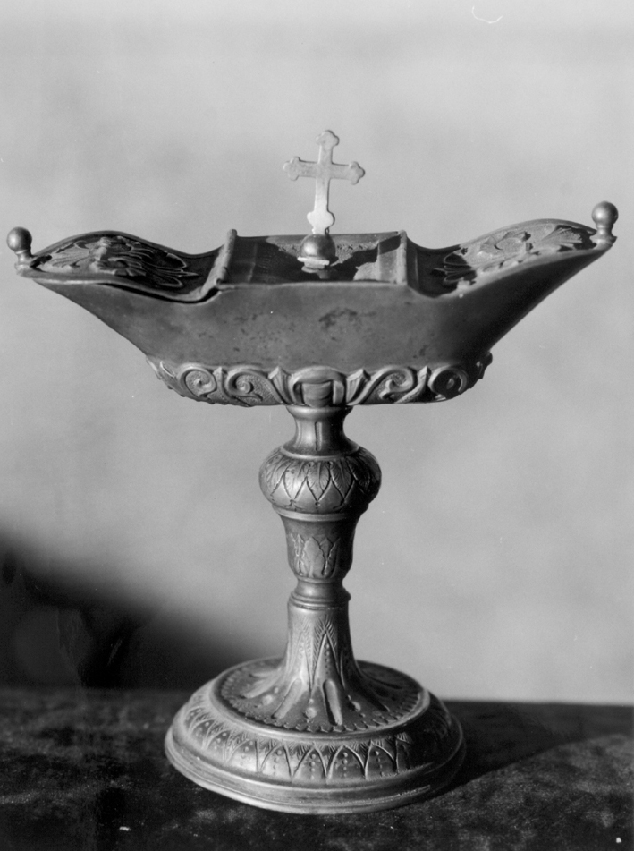 archetti ogivali con elementi decorativi vegetali (navicella portaincenso) - bottega italiana (XIX)