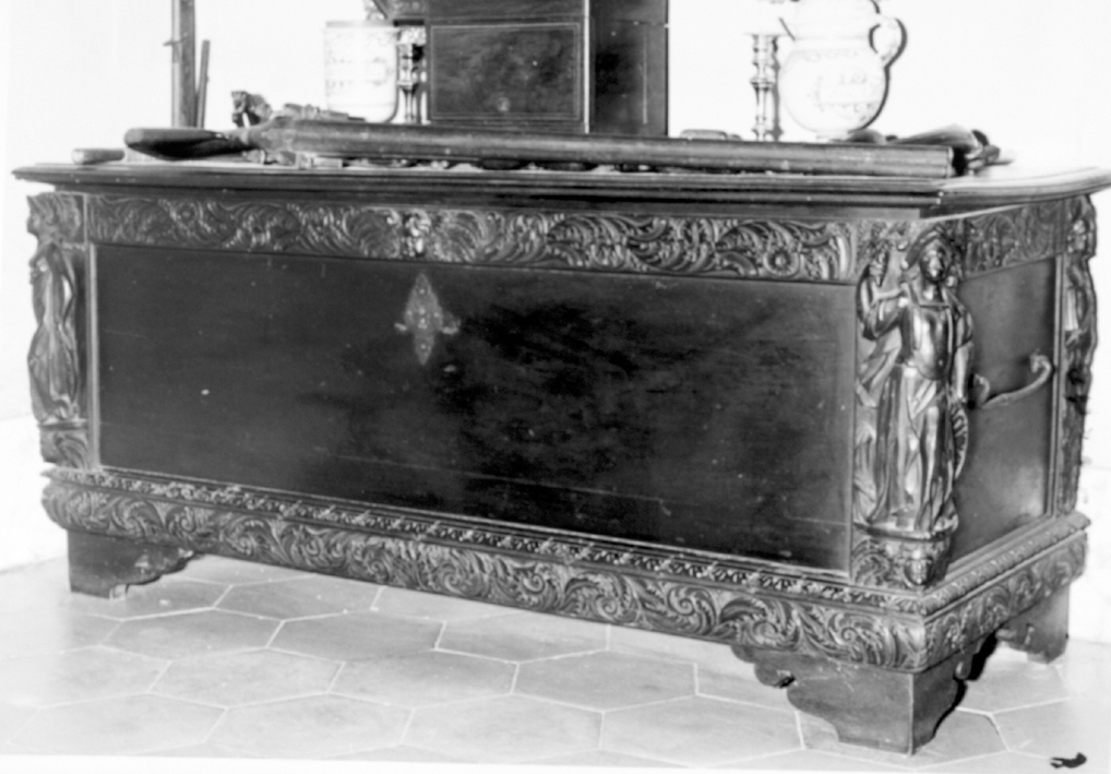 elementi decorativi vegetali con cariatidi, telamoni e cherubino (cassapanca) - produzione lombarda (XVI-XVII)