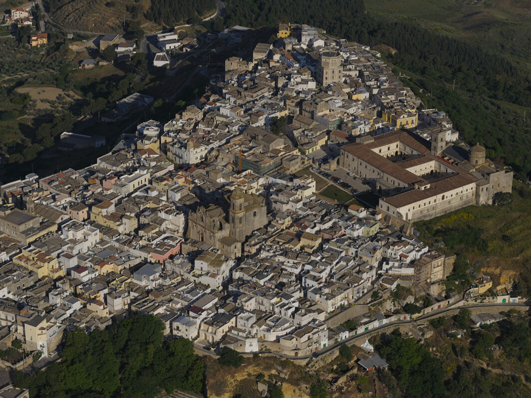 Motescaglioso- Via Raffaello (area ad uso funerario, tomba) - Montescaglioso (MT)  (SECOLI/ IV a.C)