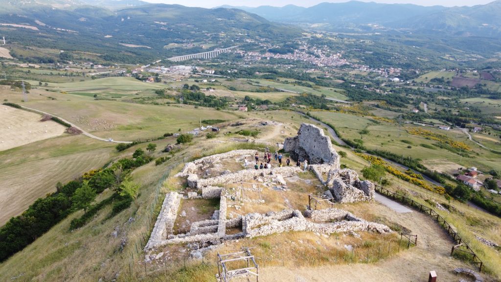 Satriano di Lucania (insediamento) - Satriano di Lucania (PZ)  (PERIODIZZAZIONI/ ARCHI DI PERIODI/ Età del Ferro-Età medievale)