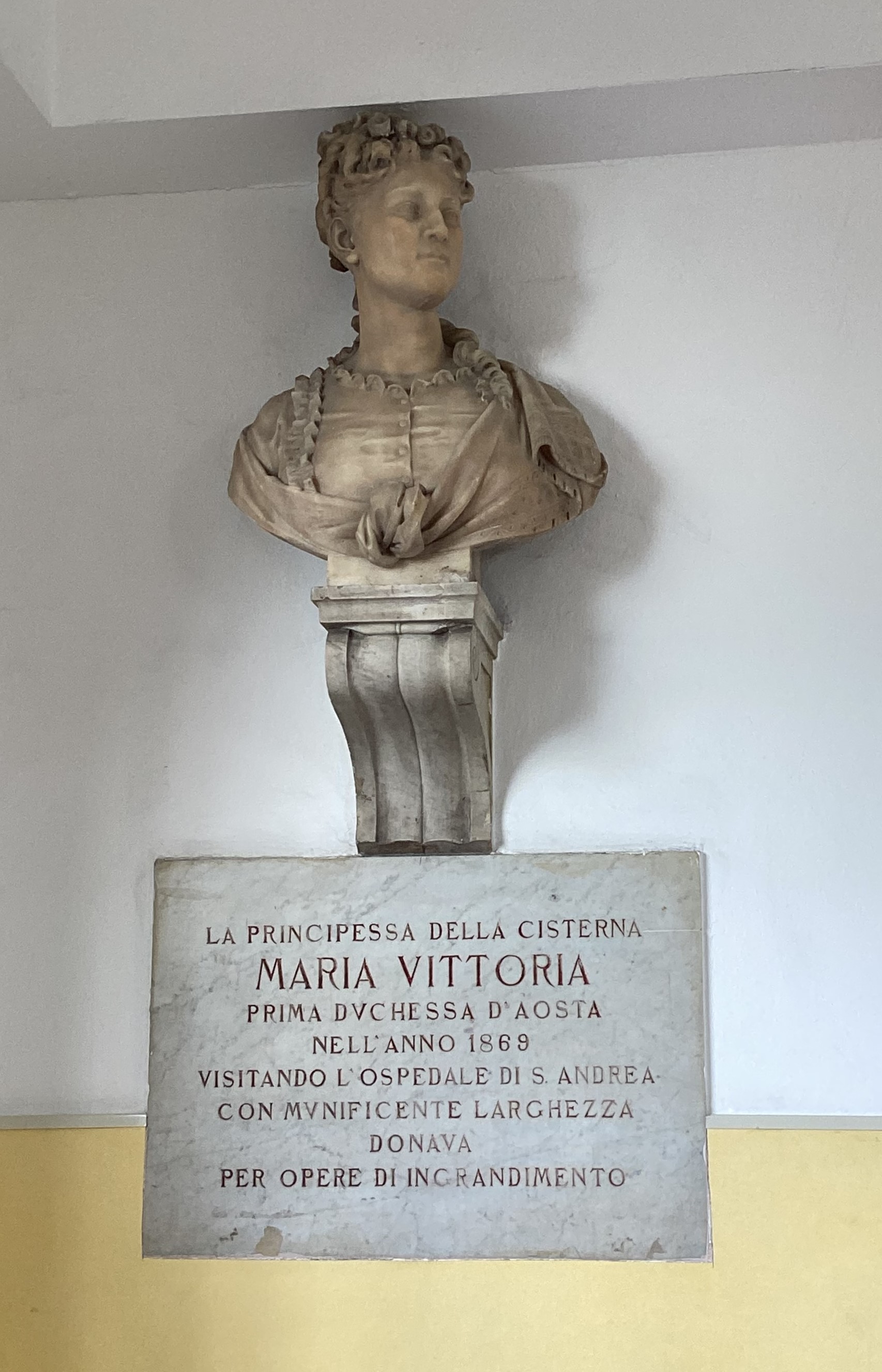 busto ritratto della principessa Maria Vittoria, Duchessa d'Aosta (busto, opera isolata) - bottega ligure (seconda metà XIX)