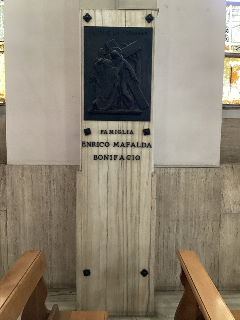 stazione VI: Gesù asciugato dalla Veronica (stazione della Via Crucis, elemento di serie) di Magli Augusto (attribuito) - ambito ligure (anni trenta XX)
