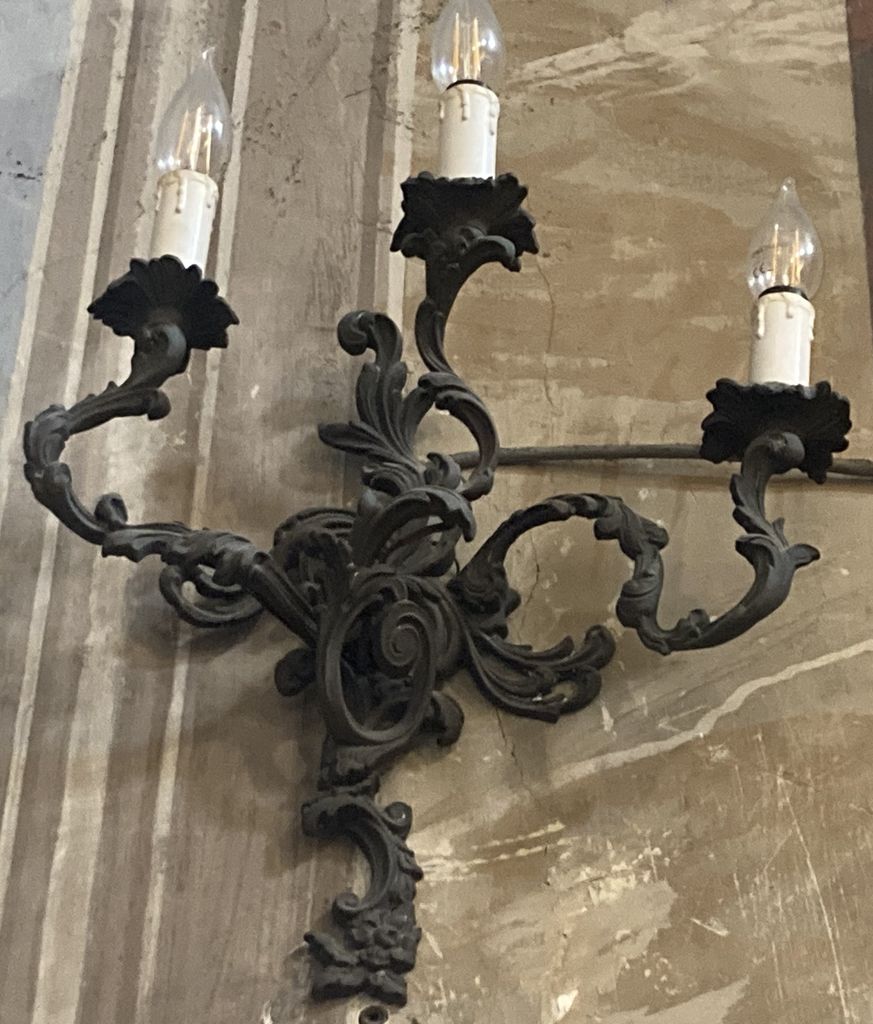 candeliere da parete di chiesa, serie - ambito laziale (inizio sec. XX)