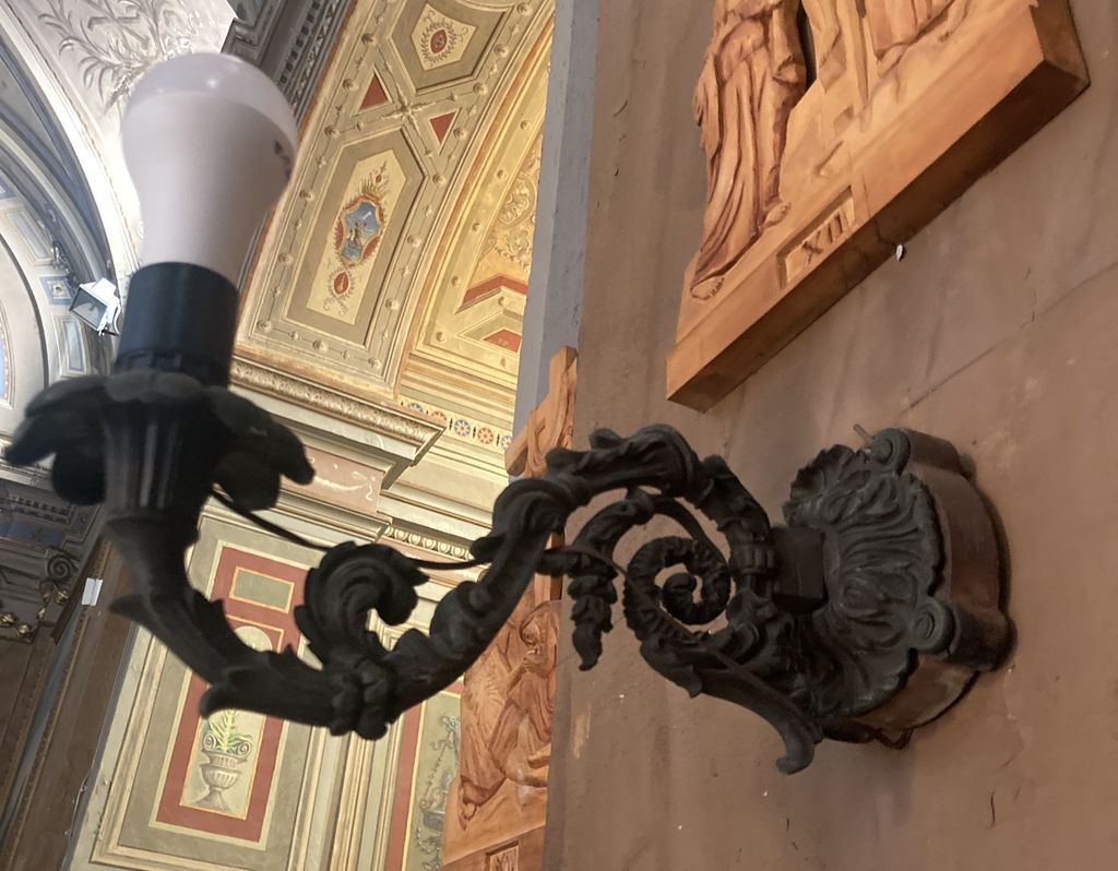 candeliere da parete di chiesa, serie - ambito laziale (inizio sec. XX)