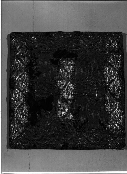 MOTIVI DECORATIVI FLOREALI (borsa, elemento d'insieme) - manifattura genovese (prima metà sec. XVIII)