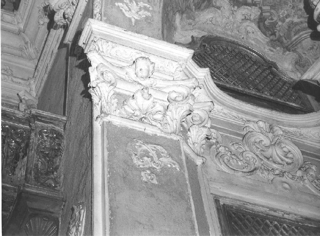 cherubino/ conchiglia/ motivi decorativi vegetali (capitello di lesena, elemento d'insieme) - PRODUZIONE LIGURE (prima metà sec. XVIII)
