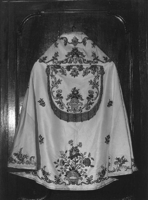 motivi decorativi floreali (piviale, elemento d'insieme) - manifattura ligure (sec. XIX)