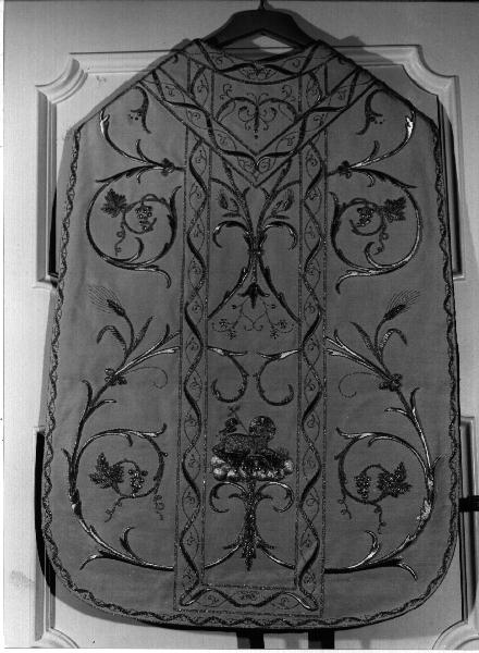 Agnus Dei/ simboli eucaristici (pianeta, elemento d'insieme) - manifattura genovese (sec. XX)