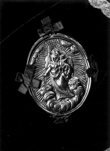 MADONNA DEL ROSARIO (emblema di confraternita) - PRODUZIONE LIGURE (primo quarto SEC. XIX)