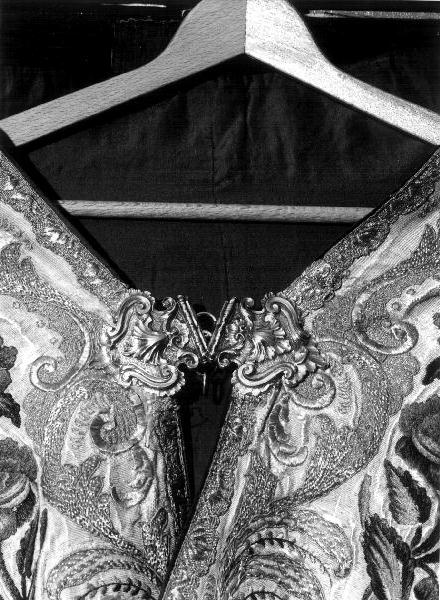 MOTIVI DECORATIVI A VOLUTE (fermaglio di piviale, elemento d'insieme) - bottega ligure (prima metà sec. XVIII)