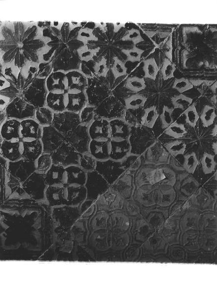 piastrella, elemento d'insieme - produzione spagnola (sec. XVI)