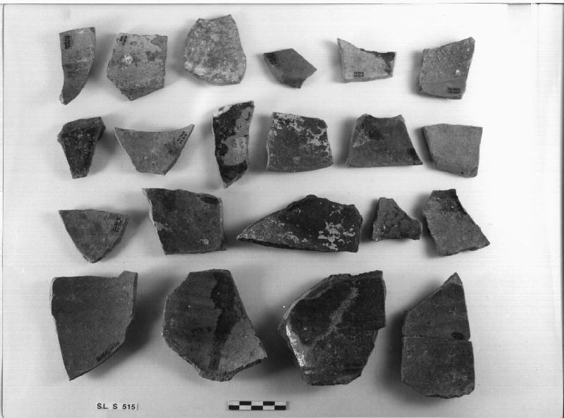 PENTOLA/ VENTIDUE FRAMMENTI DI CUI DUE COMBACIANTI - MANNONI 43 (SEC. XVI)