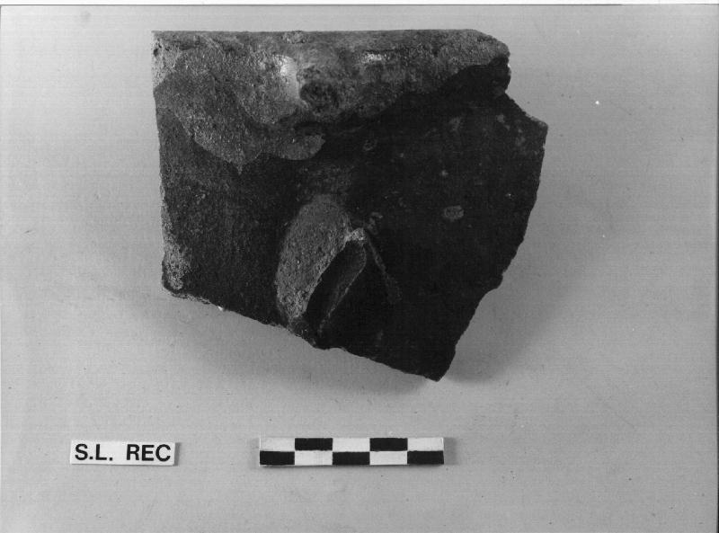 PENTOLA - MANNONI 43, frammento (Secc. XIV/ XVI)