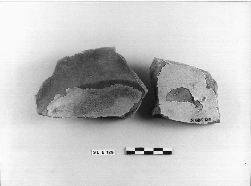 PIATTO/ DUE FRAMMENTI COMBACIANTI (SEC. XVIII)