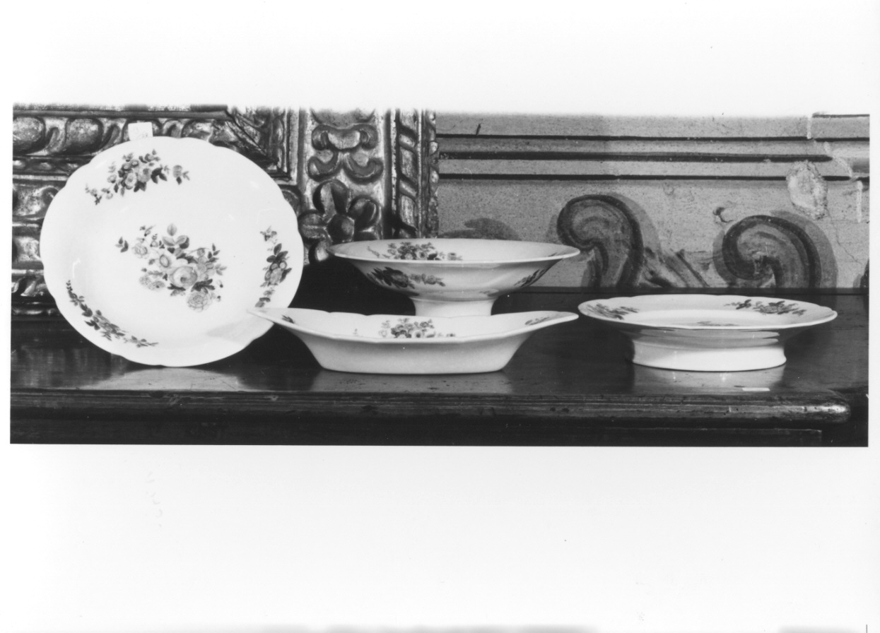 piatto da portata, opera isolata - manifattura italiana (?) (sec. XIX)