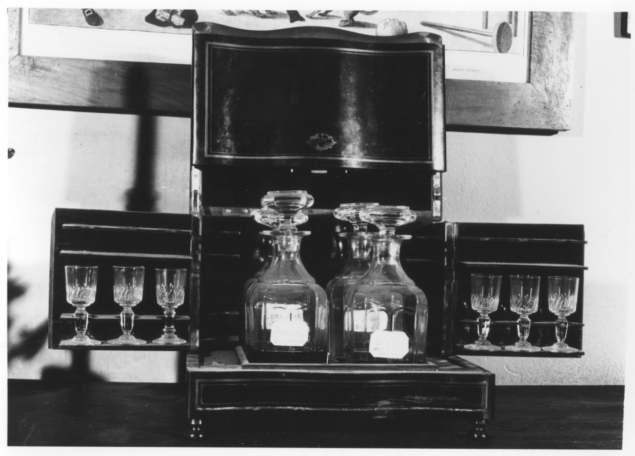 servizio da liquore, opera isolata - manifattura italiana (?) (sec. XIX)