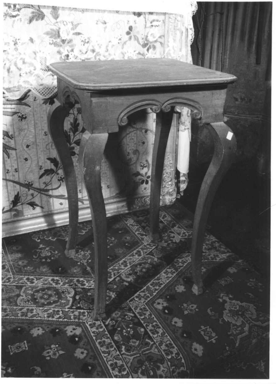 tavolino, opera isolata - produzione piemontese (prima metà sec. XX)