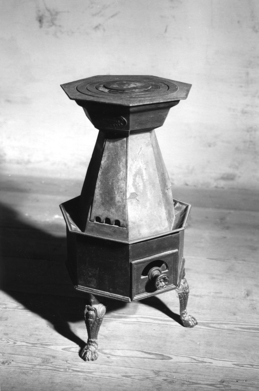 stufa - produzione piemontese (sec. XIX seconda metà)