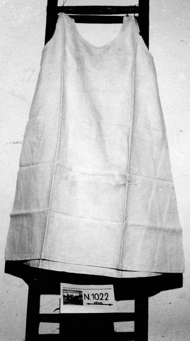 sottoveste - ambito piemontese (sec. XVII fine)