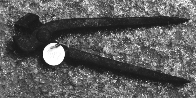 tenaglia, pinza togli chiodo - produzione cuneese (sec. XX)