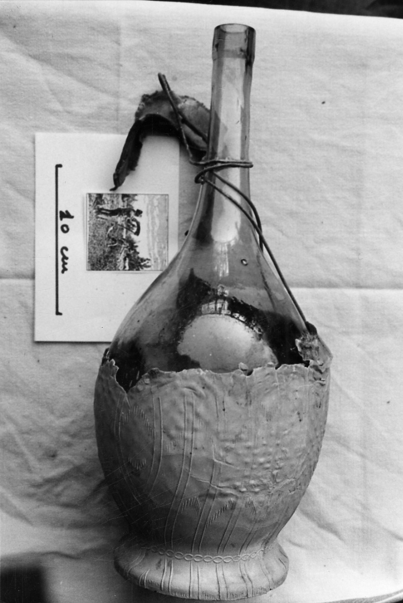 fisco, fiasco con supporto in plastica - ambito piemontese (1950-1955)