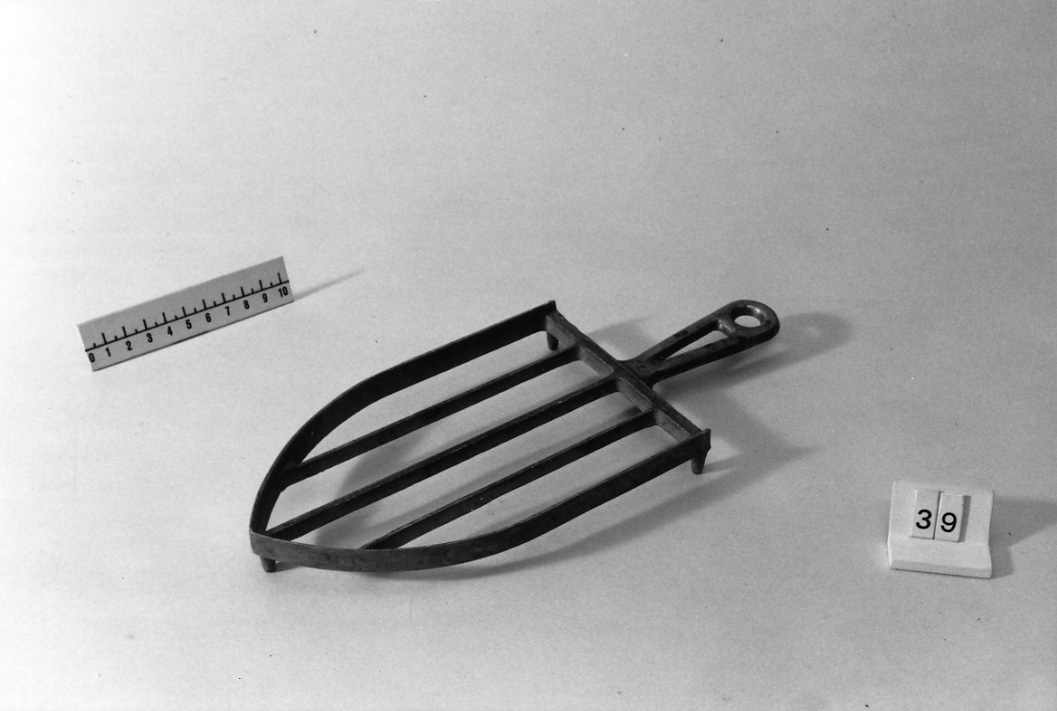 base per ferro da stiro, arnesi - produzione torinese (1950 ca)