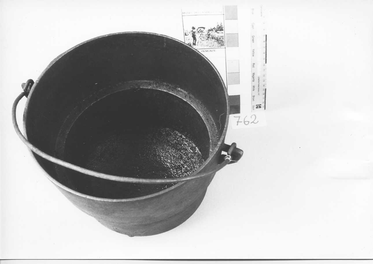 pentola - produzione italiana (sec. XX)