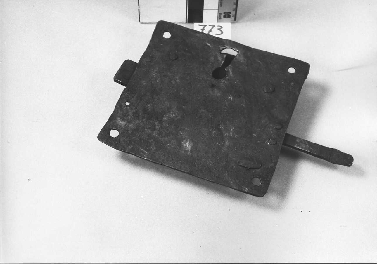 serratura - produzione italiana (sec. XX)