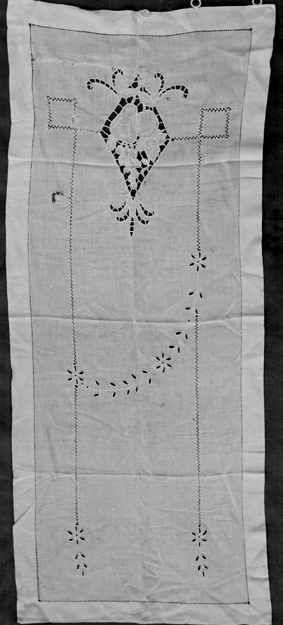 motivi decorativi geometrici e vegetali (tenda) di Adriano Margherita (contadina) - ambito piemontese (1925)