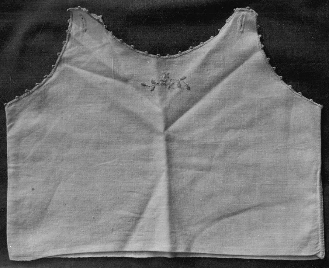 motivi decorativi vegetali stilizzati (camicia) di Isnardi Angela (contadina) - ambito piemontese (1942)