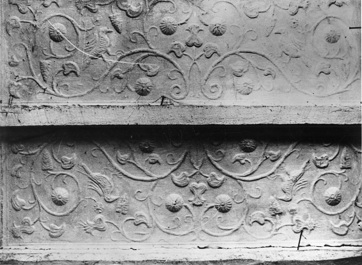 Motivi decorativi vegetali e uccelli (pannello decorativo) - produzione astigiana (sec. XVII)