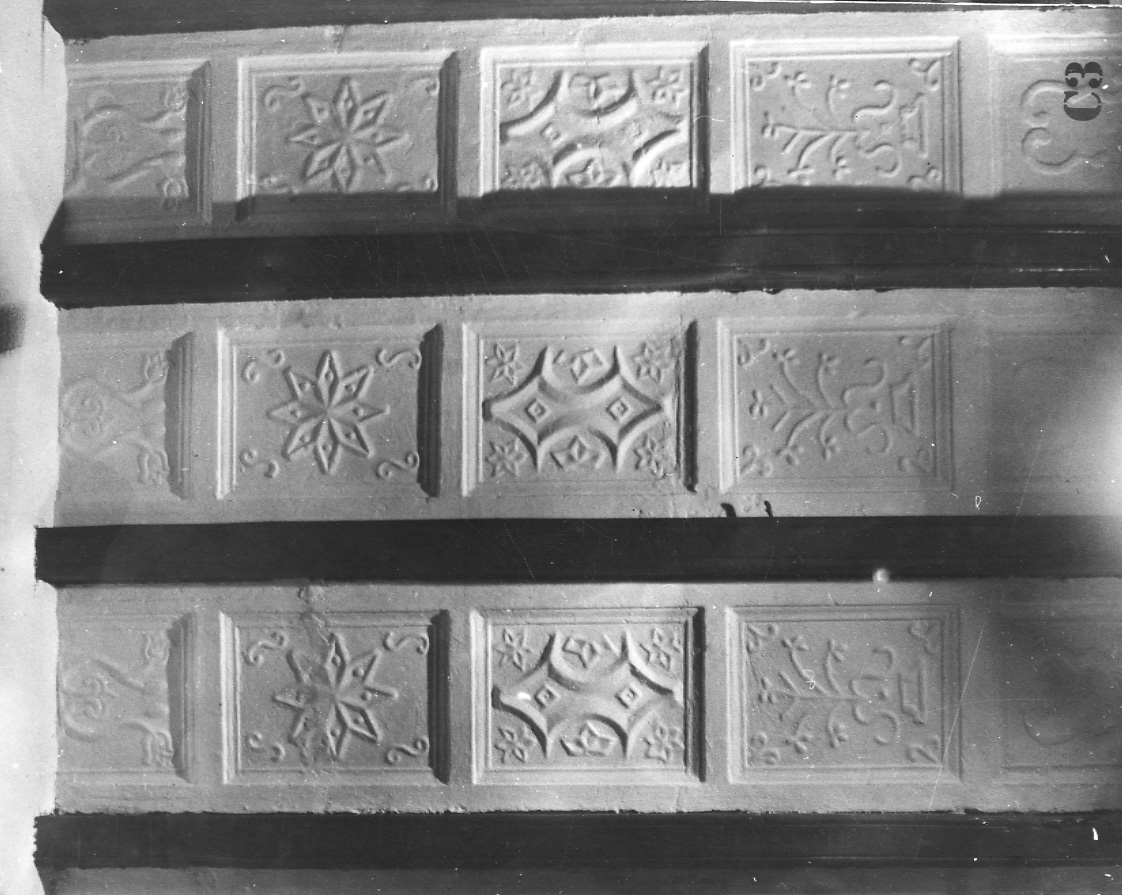 Motivi decorativi geometrici (pannello decorativo) - produzione astigiana (sec. XVII)