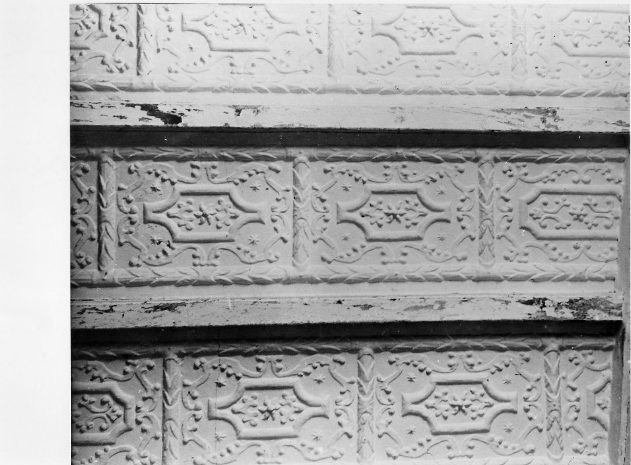 Motivi decorativi geometrici (pannello decorativo) - produzione astigiana (sec. XVIII seconda metà)