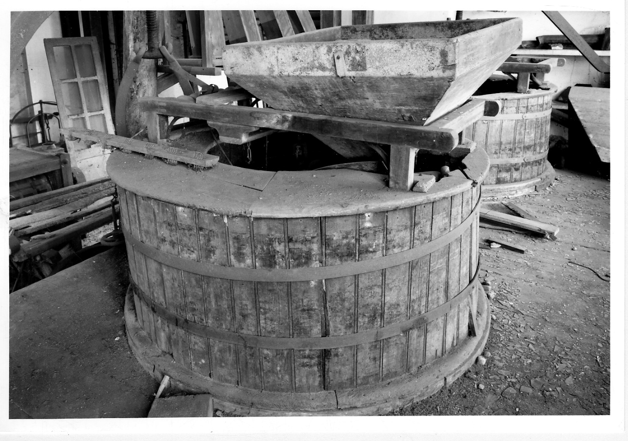 mulino di Meuliere Pierre - produzione francese (sec. XIX fine)