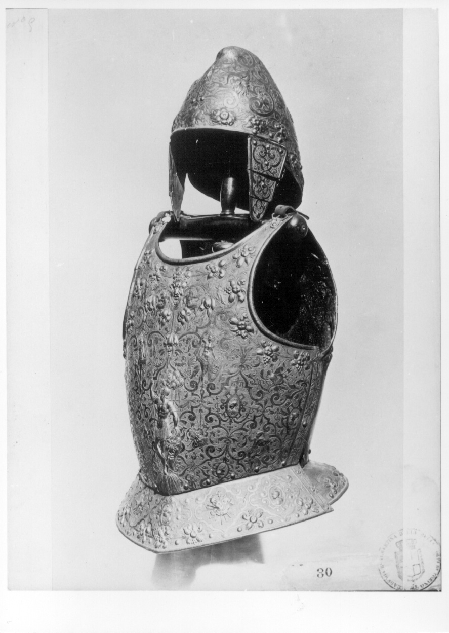 Torino - Armeria Reale - Armi difensive - Armature (parti) - Corazze - Elmi - C24 (positivo) di Anonimo (terzo quarto XIX)