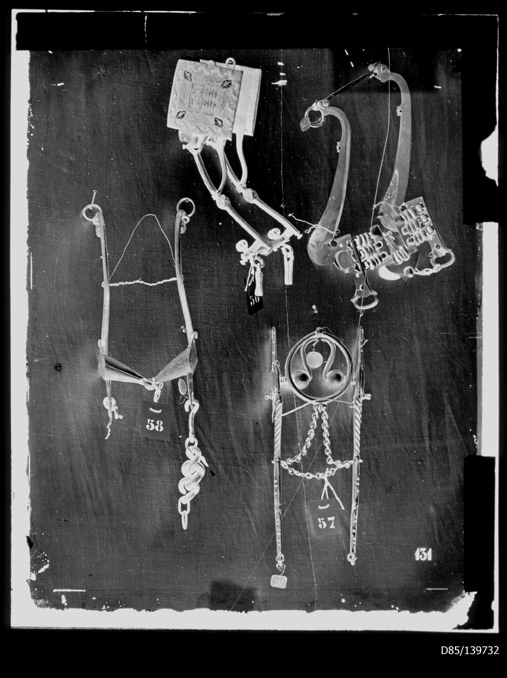 Torino - Armeria Reale - Armi difensive - Armature - Finimenti equestri - Morsi - D58 - D59 - D60 - D61 (negativo) di Berra Giovanni Battista (XIX)