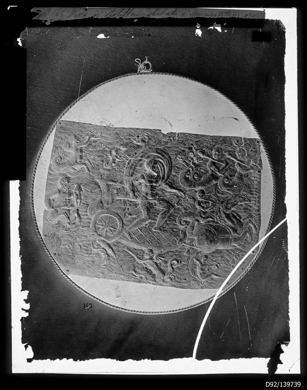 Torino - Armeria Reale - Armi difensive - Armature (parti) - Scudi - F89 (negativo) di Berra Giovanni Battista (XIX)