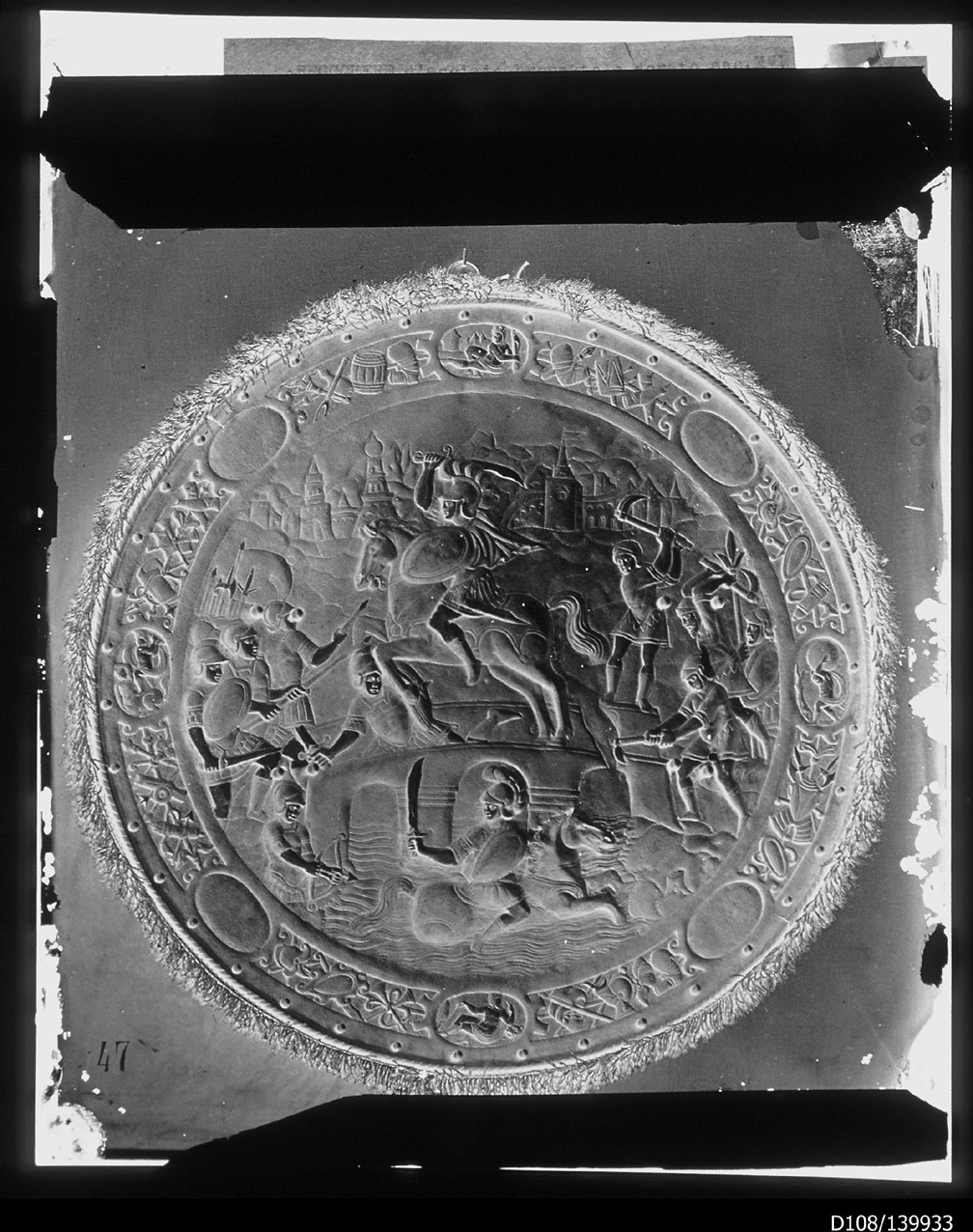 Torino - Armeria Reale - Armi difensive - Armature (parti) - Scudi - F9 (negativo) di Berra Giovanni Battista (XIX)