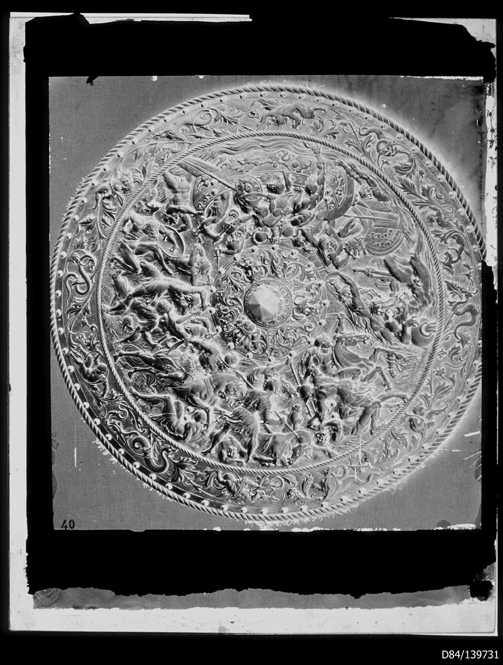 Torino - Armeria Reale - Armi difensive - Armature (parti) - Scudi F74 (negativo) di Berra Giovanni Battista (XIX)