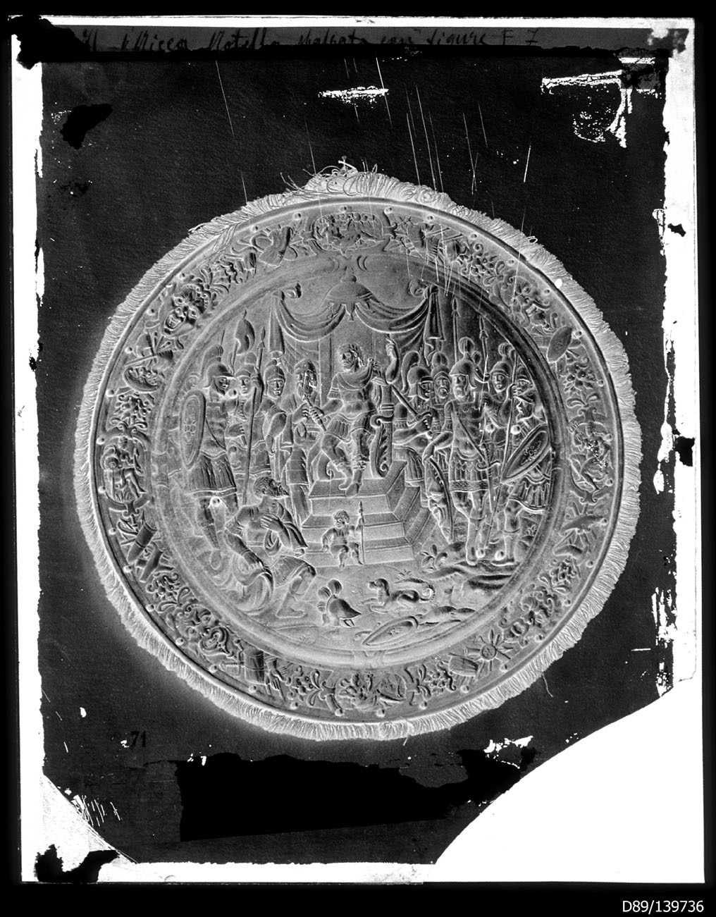 Torino - Armeria Reale - Armi difensive - Armature (parti) - Scudi F7 (negativo) di Berra Giovanni Battista (XIX)