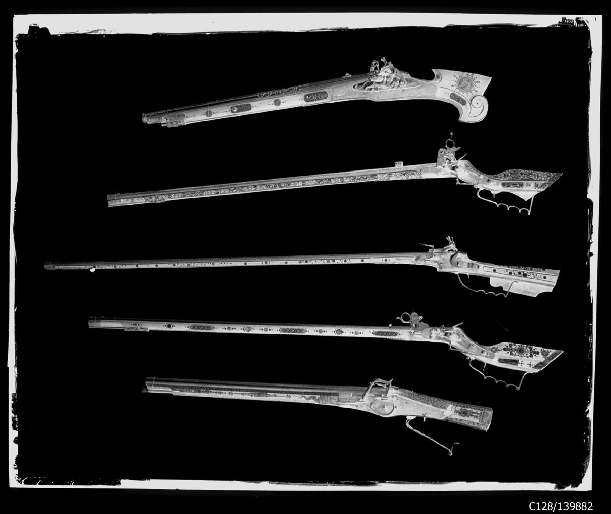 Torino - Armeria Reale - Armi da fuoco lunghe - Armi da fuoco corte - M15 - M19 - M28 - N9 - N11 (negativo) di Anonimo (studio), Berra Bussolino Celestina - Berra Favale Gustava (studio) (XIX)